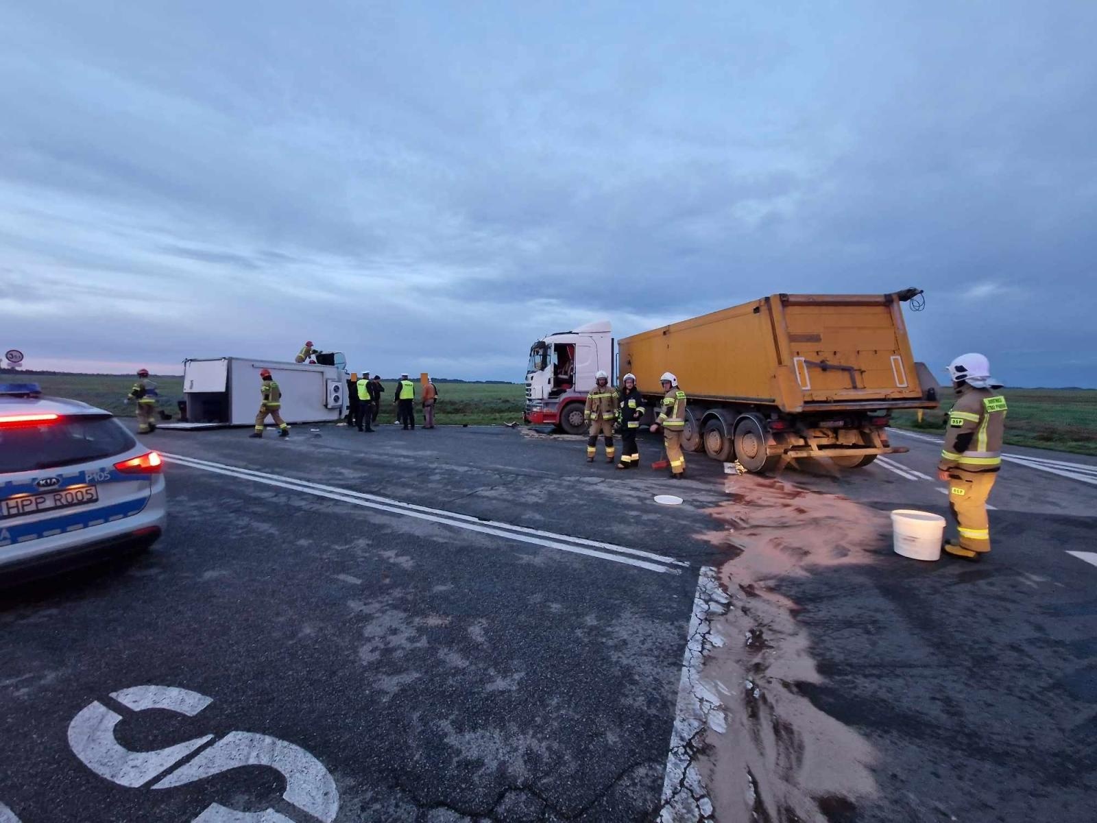 Zdjęcie w galerii na portalu naszraciborz.pl: Ciężarowa scania zderzyła się z dostawczakiem na Wydalu [FOTO] wiadomości z regionu