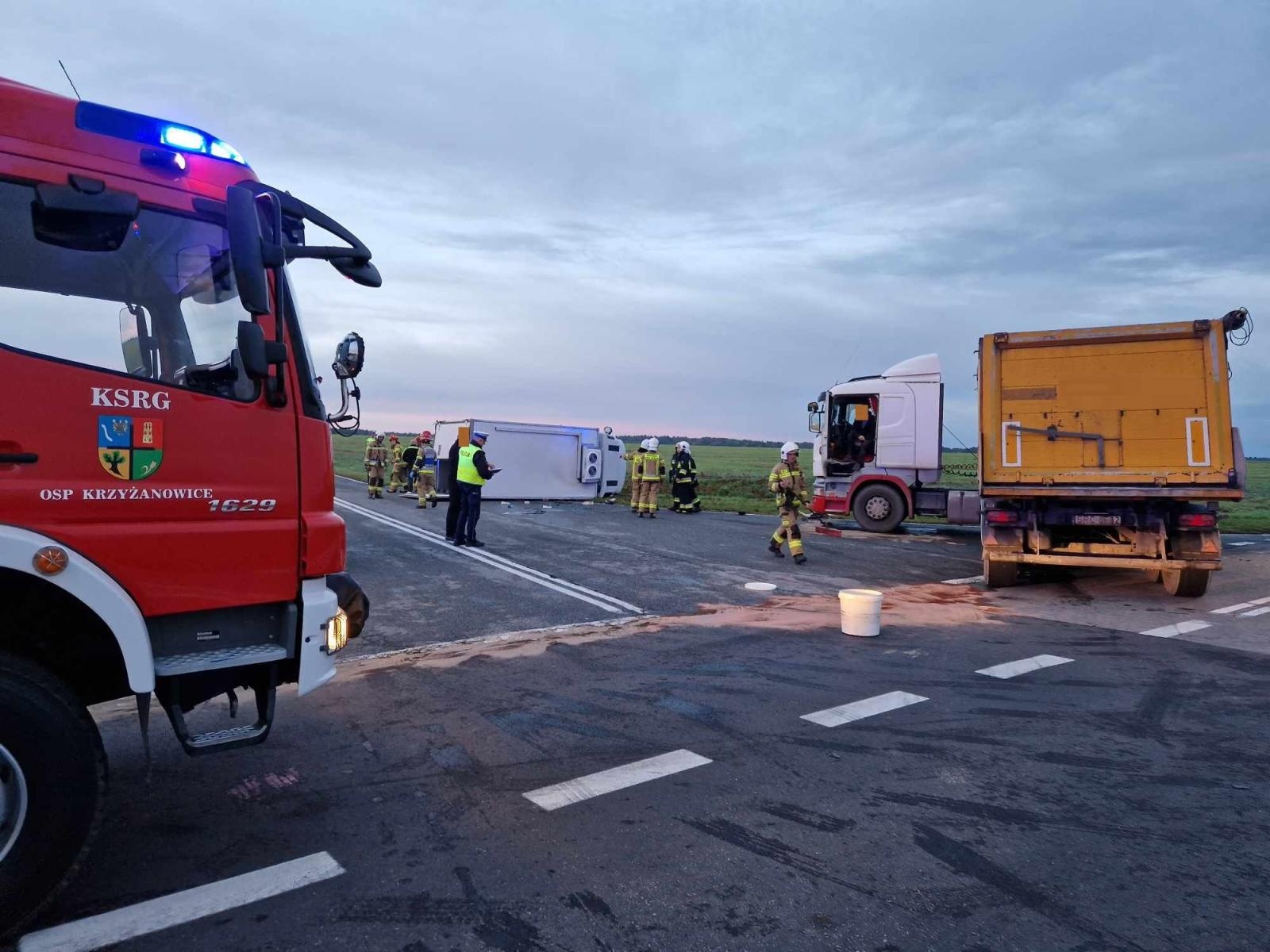 Zdjęcie w galerii na portalu naszraciborz.pl: Ciężarowa scania zderzyła się z dostawczakiem na Wydalu [FOTO] wiadomości z regionu