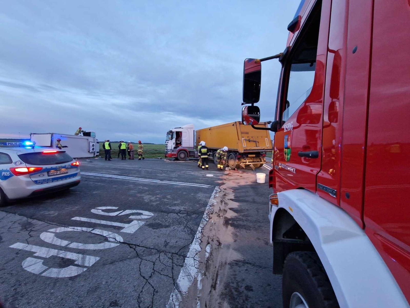 Zdjęcie w galerii na portalu naszraciborz.pl: Ciężarowa scania zderzyła się z dostawczakiem na Wydalu [FOTO] wiadomości z regionu