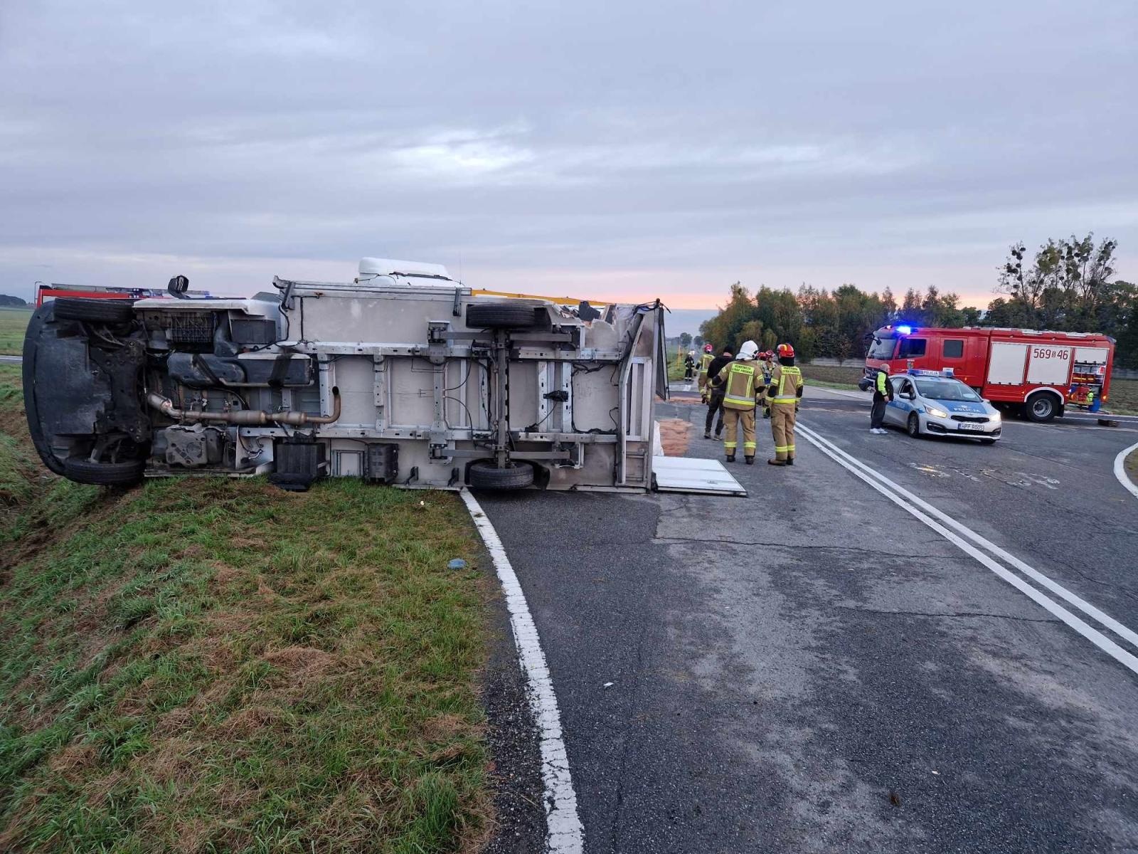 Zdjęcie w galerii na portalu naszraciborz.pl: Ciężarowa scania zderzyła się z dostawczakiem na Wydalu [FOTO] wiadomości z regionu