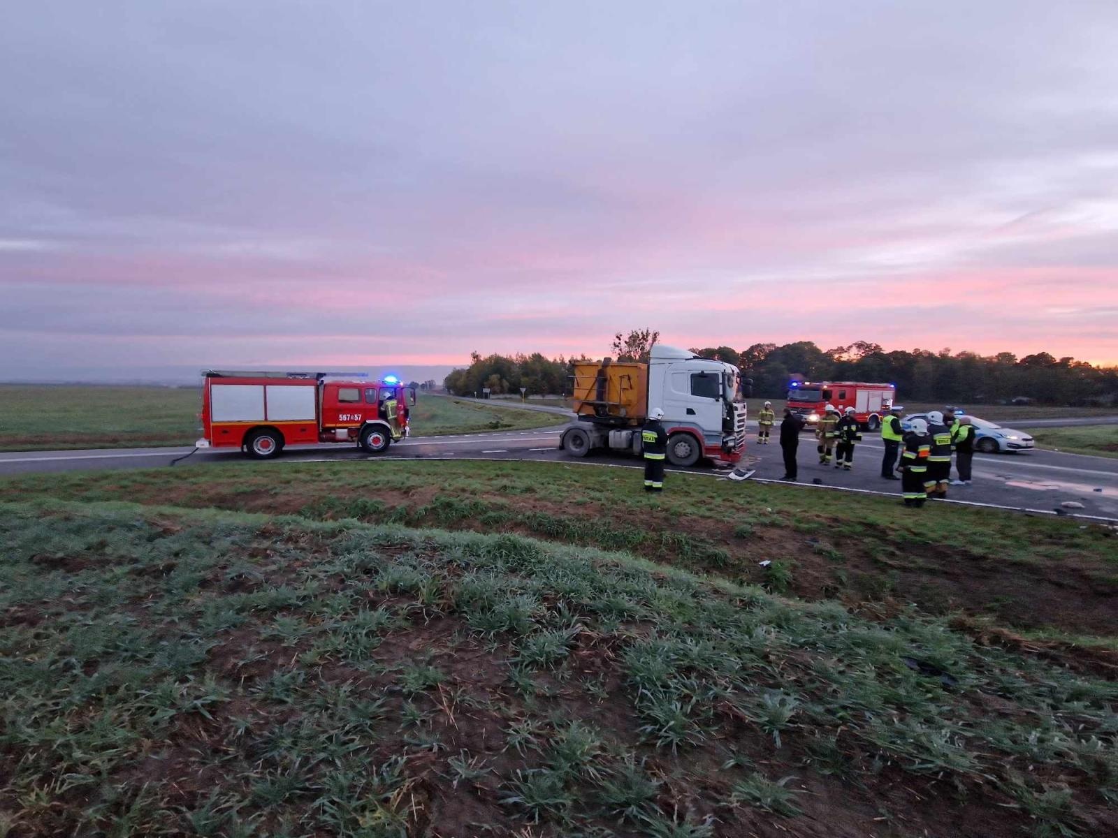Zdjęcie w galerii na portalu naszraciborz.pl: Ciężarowa scania zderzyła się z dostawczakiem na Wydalu [FOTO] wiadomości z regionu