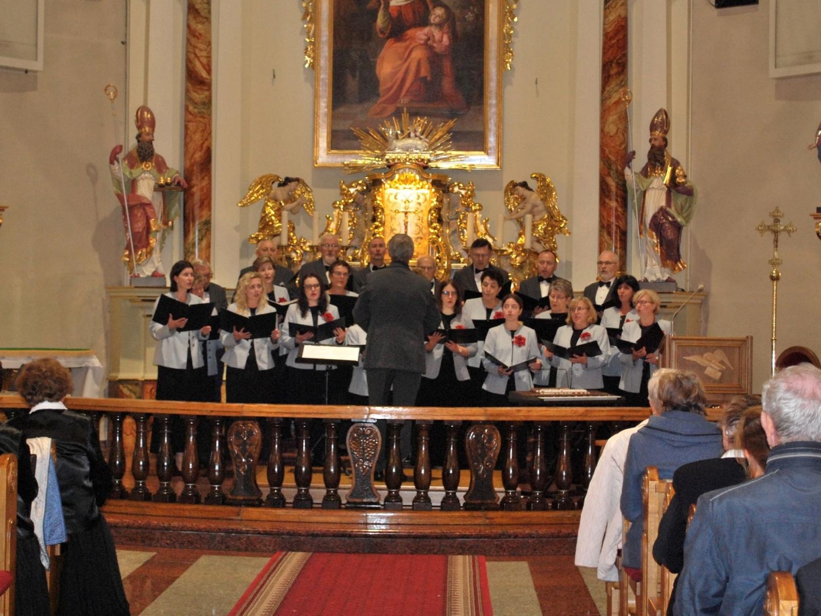 Zdjęcie w galerii na portalu naszraciborz.pl: Chóralna uczta pogranicza w Krzyżanowicach wiadomości z regionu