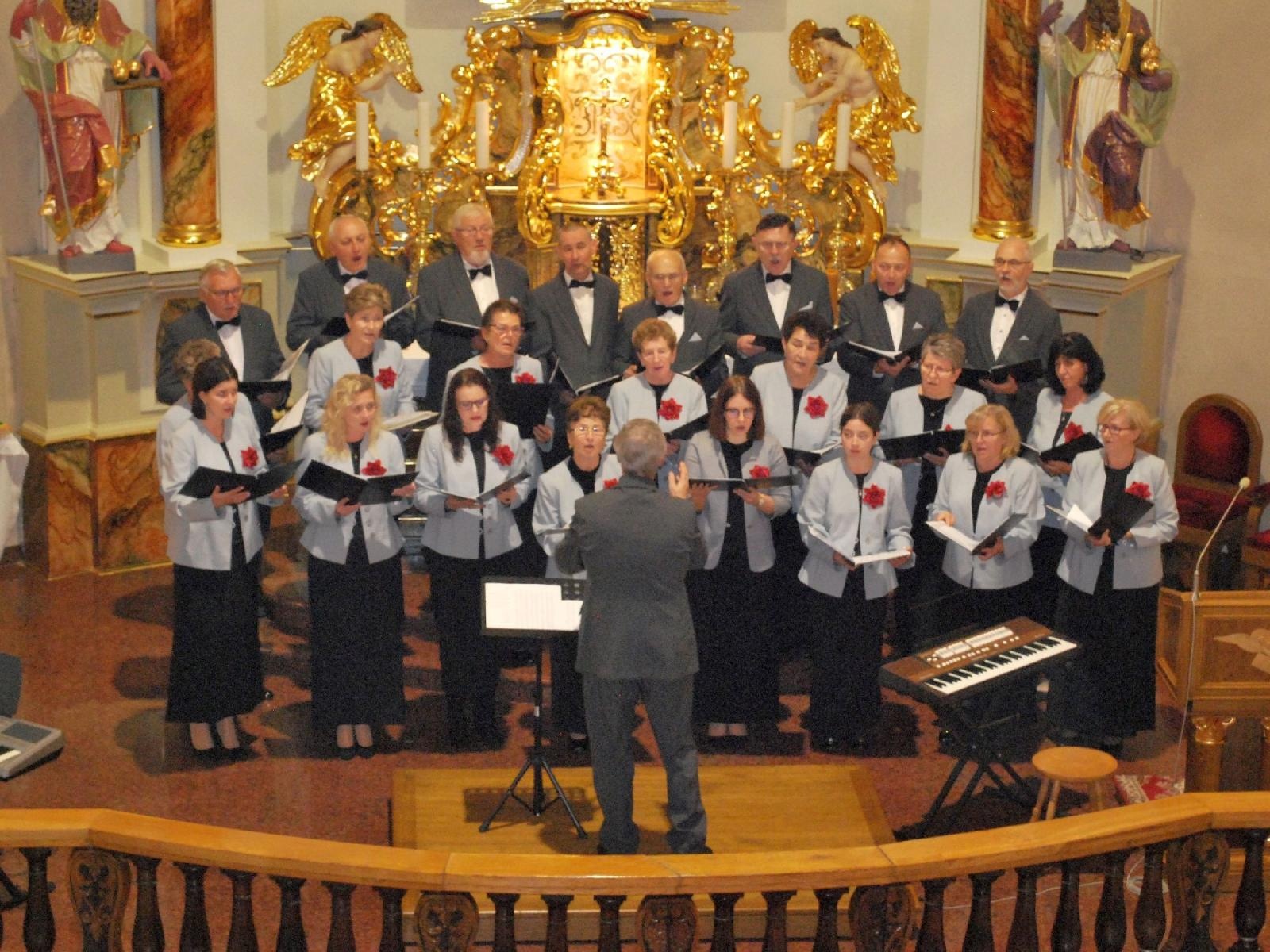 Zdjęcie w galerii na portalu naszraciborz.pl: Chóralna uczta pogranicza w Krzyżanowicach wiadomości z regionu