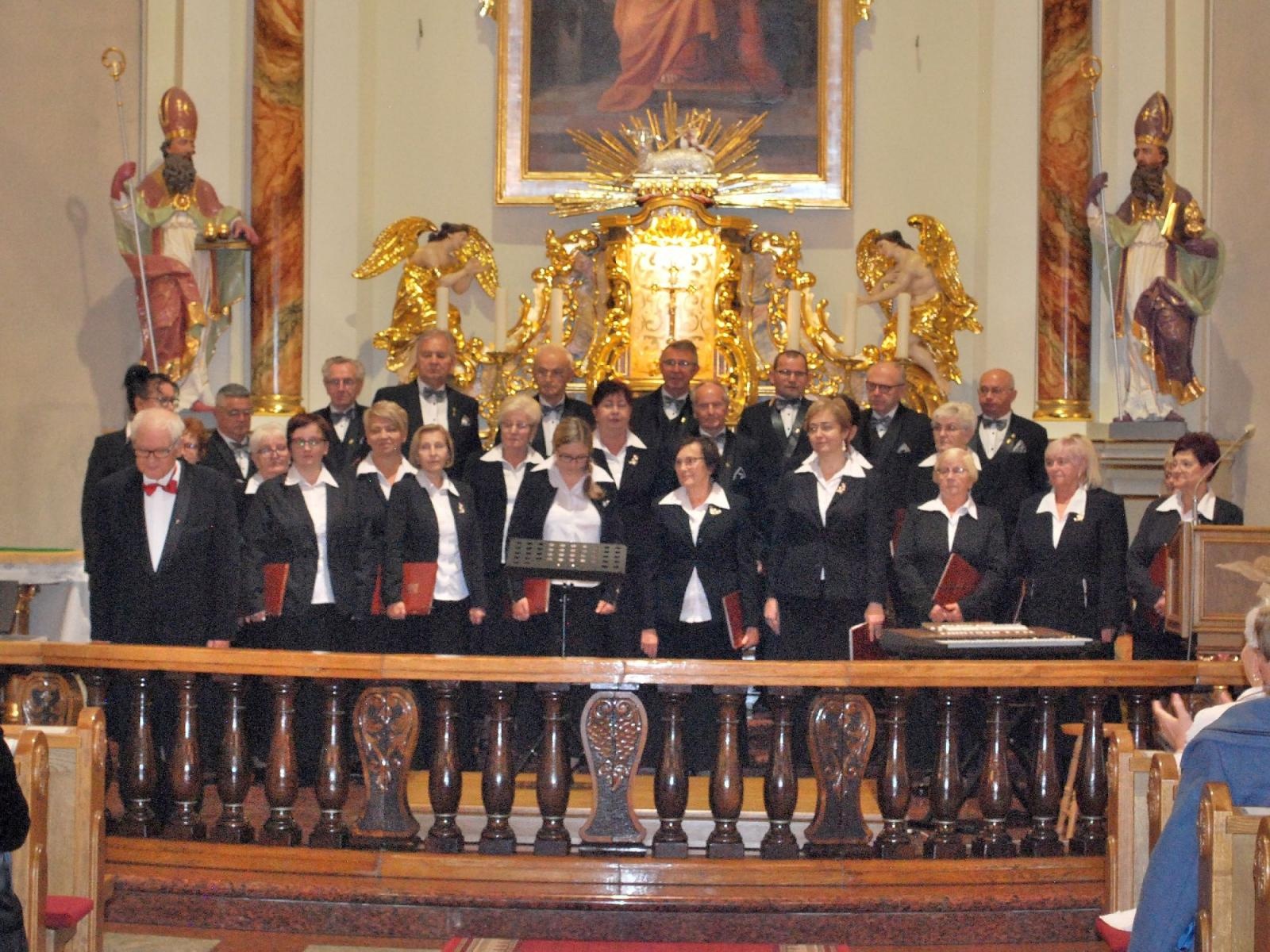 Zdjęcie w galerii na portalu naszraciborz.pl: Chóralna uczta pogranicza w Krzyżanowicach wiadomości z regionu