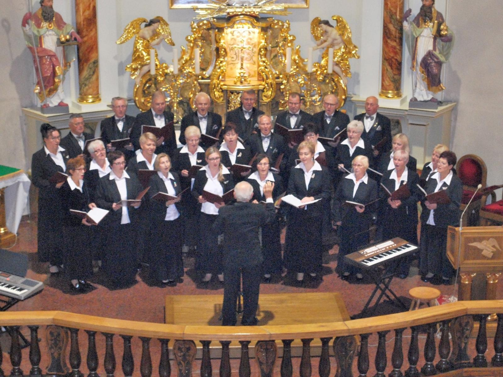Zdjęcie w galerii na portalu naszraciborz.pl: Chóralna uczta pogranicza w Krzyżanowicach wiadomości z regionu