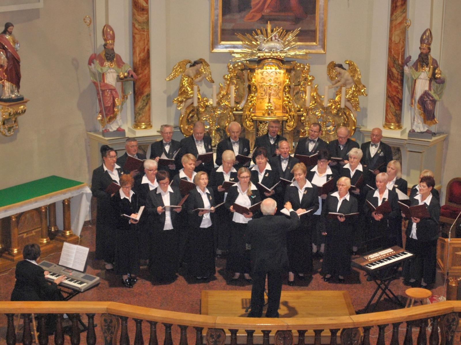 Zdjęcie w galerii na portalu naszraciborz.pl: Chóralna uczta pogranicza w Krzyżanowicach wiadomości z regionu