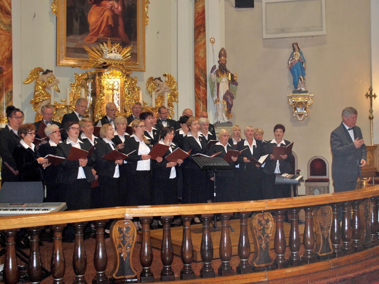 Zdjęcie w galerii na portalu naszraciborz.pl: Chóralna uczta pogranicza w Krzyżanowicach wiadomości z regionu