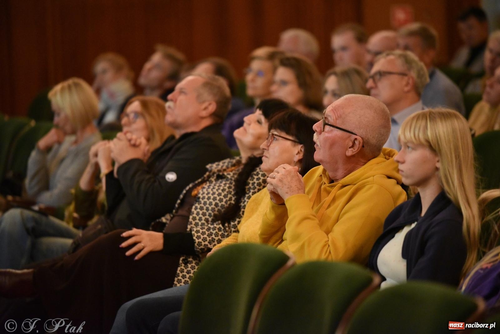 Zdjęcie w galerii na portalu naszraciborz.pl: Lodowi jeźdźcy i kubańskie rytmy. Rybicki i Kydryński na finał Wiatraków wiadomości z regionu