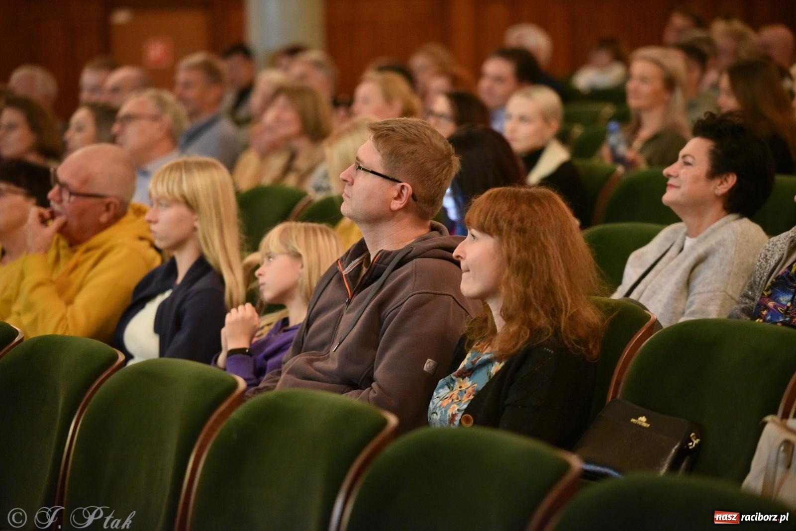 Zdjęcie w galerii na portalu naszraciborz.pl: Lodowi jeźdźcy i kubańskie rytmy. Rybicki i Kydryński na finał Wiatraków wiadomości z regionu