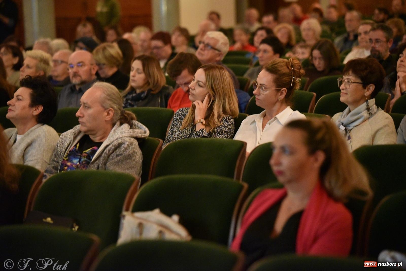 Zdjęcie w galerii na portalu naszraciborz.pl: Lodowi jeźdźcy i kubańskie rytmy. Rybicki i Kydryński na finał Wiatraków wiadomości z regionu