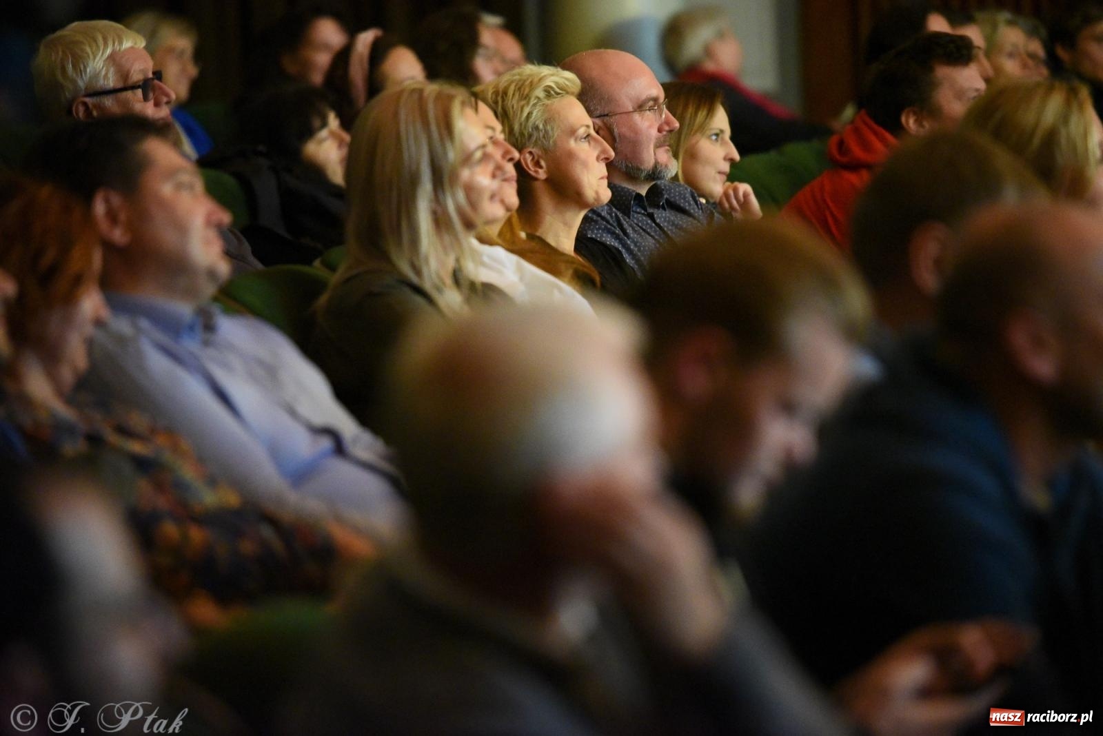 Zdjęcie w galerii na portalu naszraciborz.pl: Lodowi jeźdźcy i kubańskie rytmy. Rybicki i Kydryński na finał Wiatraków wiadomości z regionu