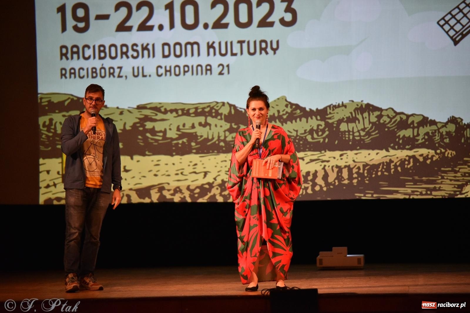 Zdjęcie w galerii na portalu naszraciborz.pl: Lodowi jeźdźcy i kubańskie rytmy. Rybicki i Kydryński na finał Wiatraków wiadomości z regionu