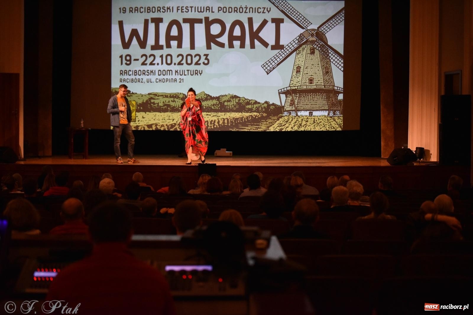 Zdjęcie w galerii na portalu naszraciborz.pl: Lodowi jeźdźcy i kubańskie rytmy. Rybicki i Kydryński na finał Wiatraków wiadomości z regionu