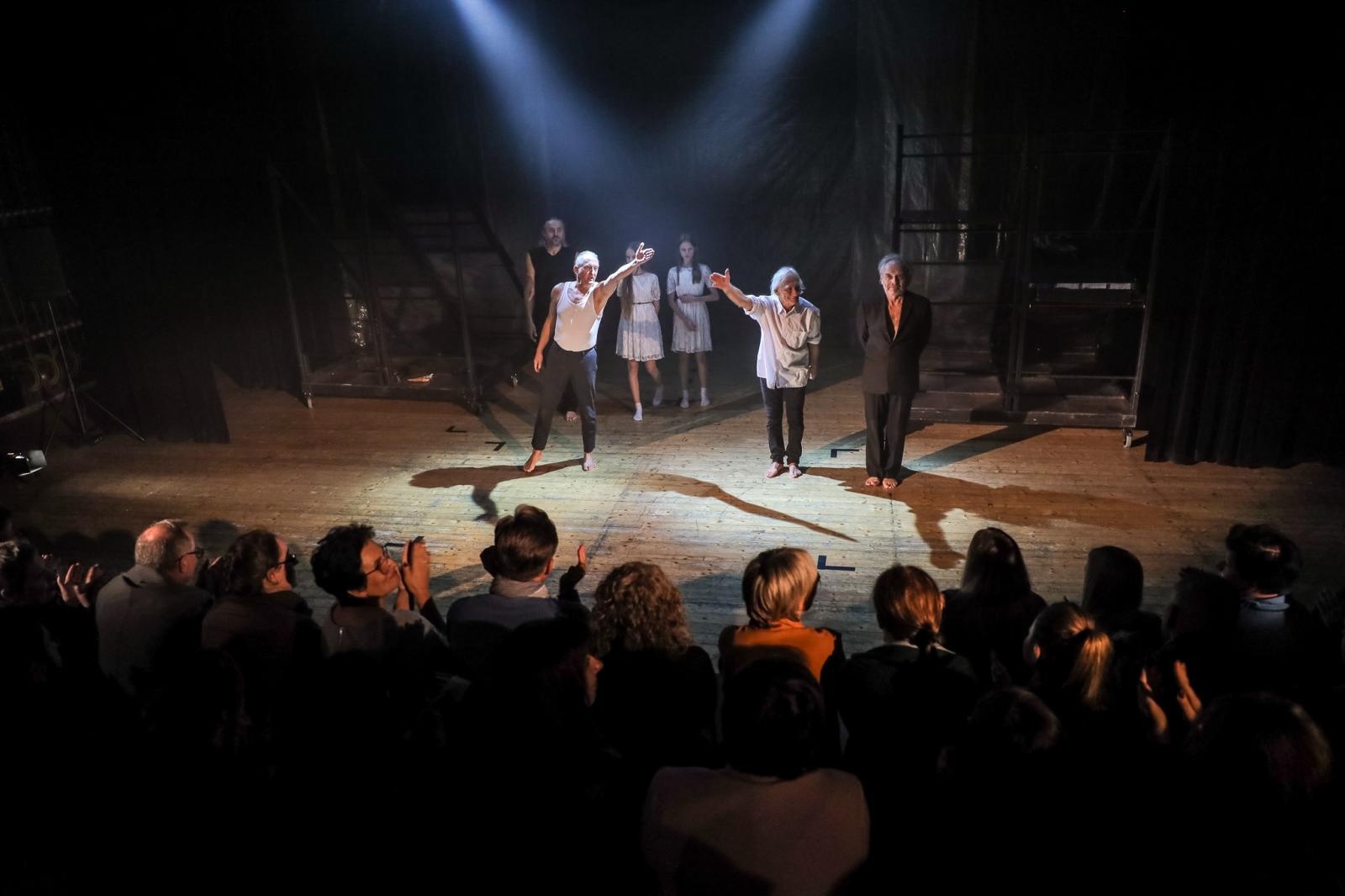 Zdjęcie w galerii na portalu naszraciborz.pl: Tekst urywa się... Niecodzienny teatralny poniedziałek w RCK wiadomości z regionu