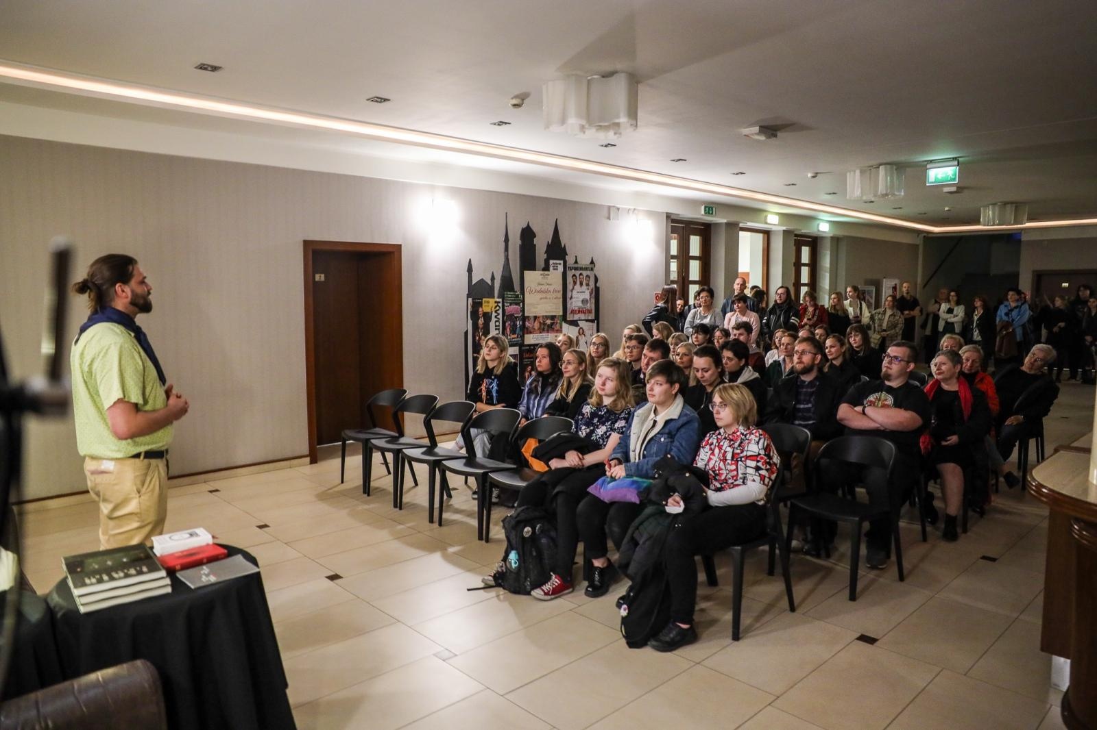 Zdjęcie w galerii na portalu naszraciborz.pl: Tekst urywa się... Niecodzienny teatralny poniedziałek w RCK wiadomości z regionu