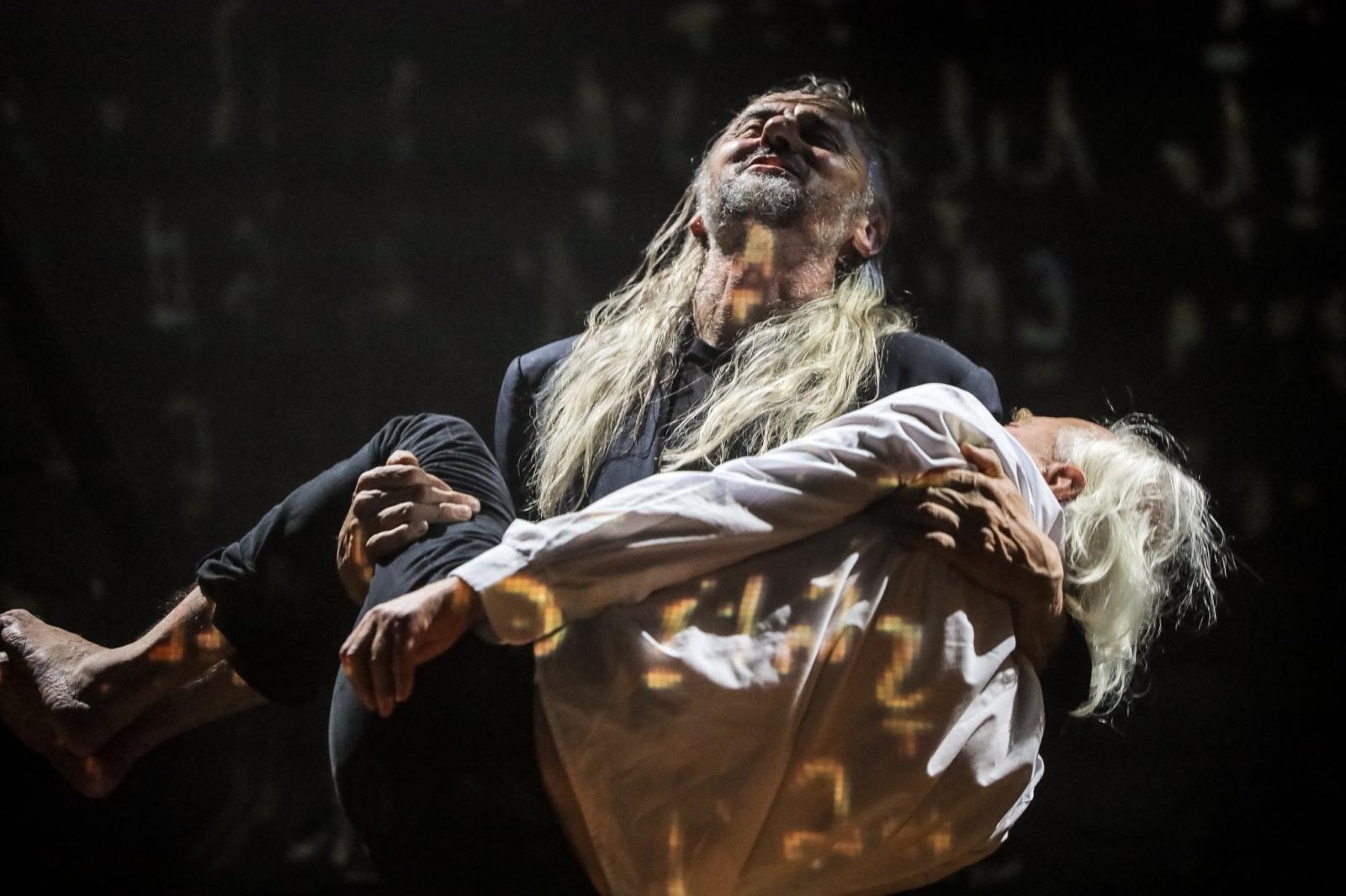 Zdjęcie w galerii na portalu naszraciborz.pl: Tekst urywa się... Niecodzienny teatralny poniedziałek w RCK wiadomości z regionu