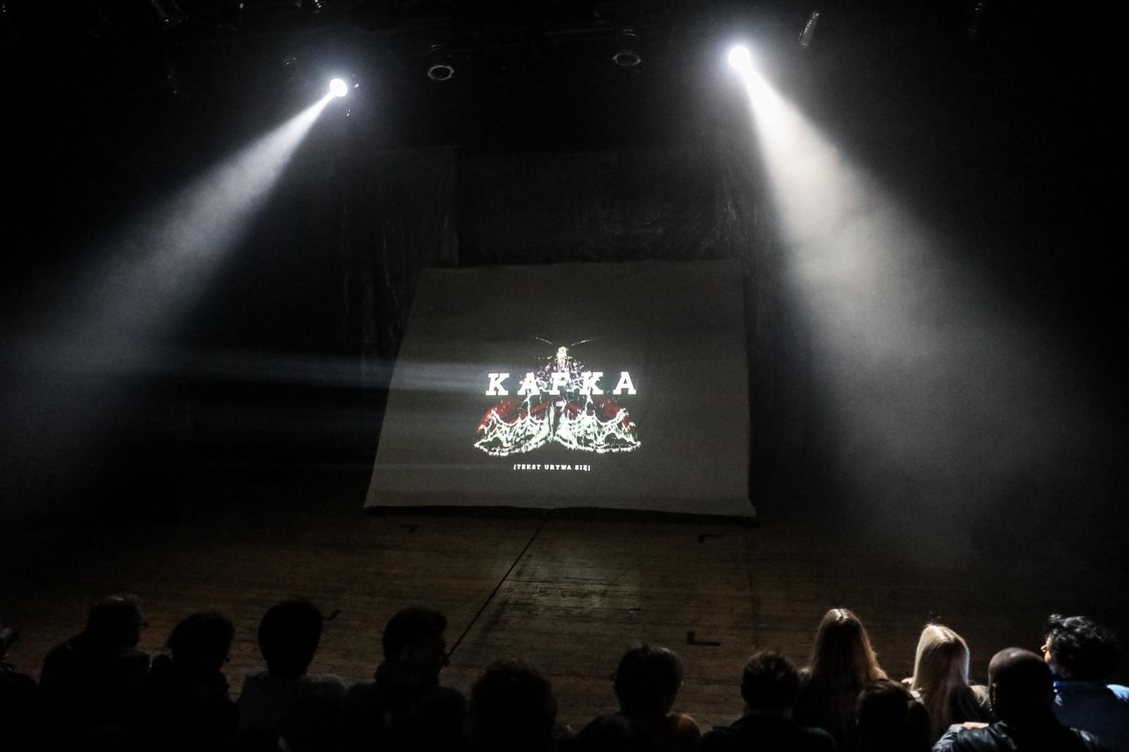 Zdjęcie w galerii na portalu naszraciborz.pl: Tekst urywa się... Niecodzienny teatralny poniedziałek w RCK wiadomości z regionu