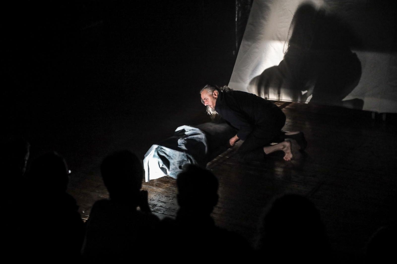 Zdjęcie w galerii na portalu naszraciborz.pl: Tekst urywa się... Niecodzienny teatralny poniedziałek w RCK wiadomości z regionu