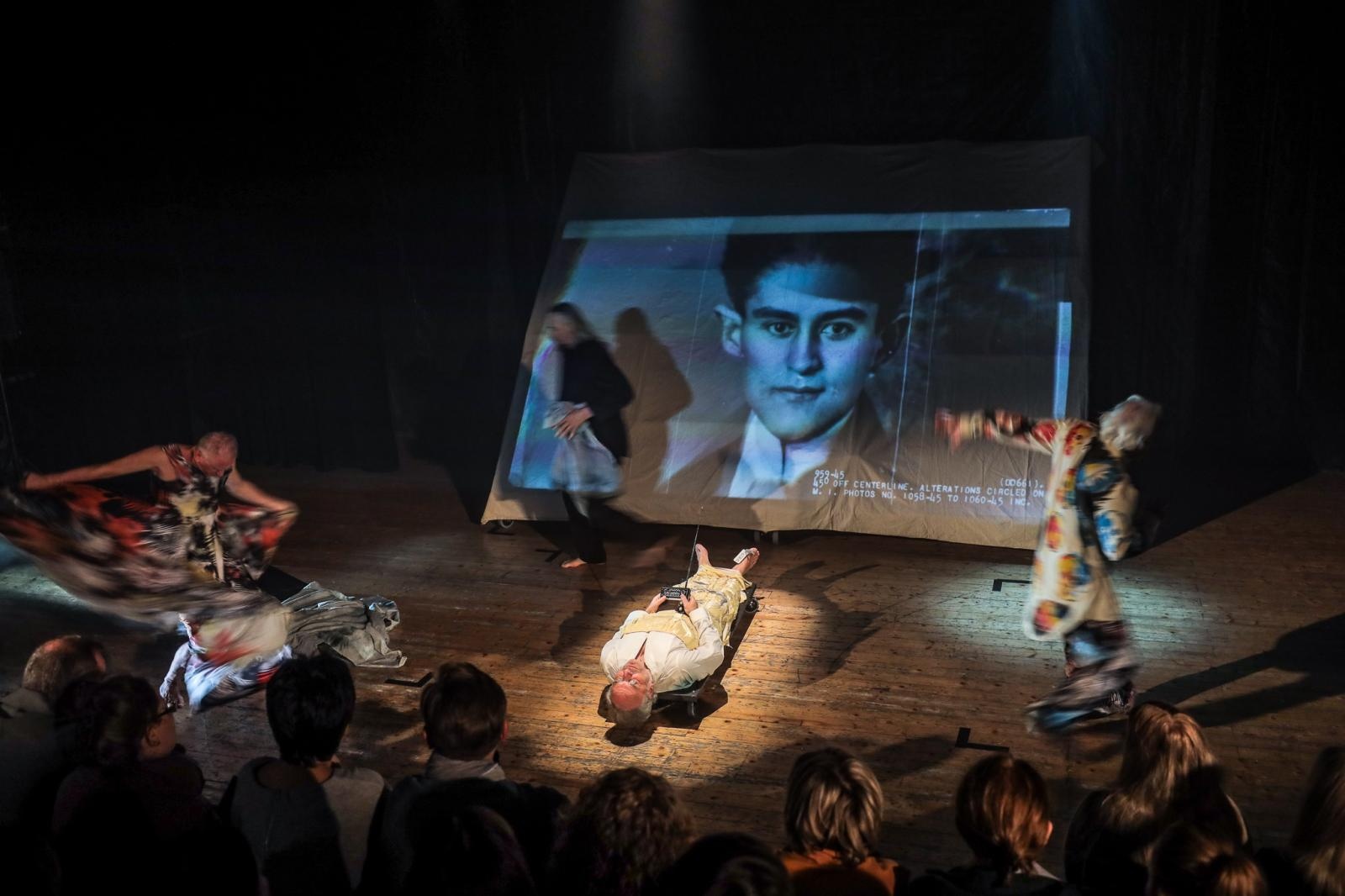 Zdjęcie w galerii na portalu naszraciborz.pl: Tekst urywa się... Niecodzienny teatralny poniedziałek w RCK wiadomości z regionu