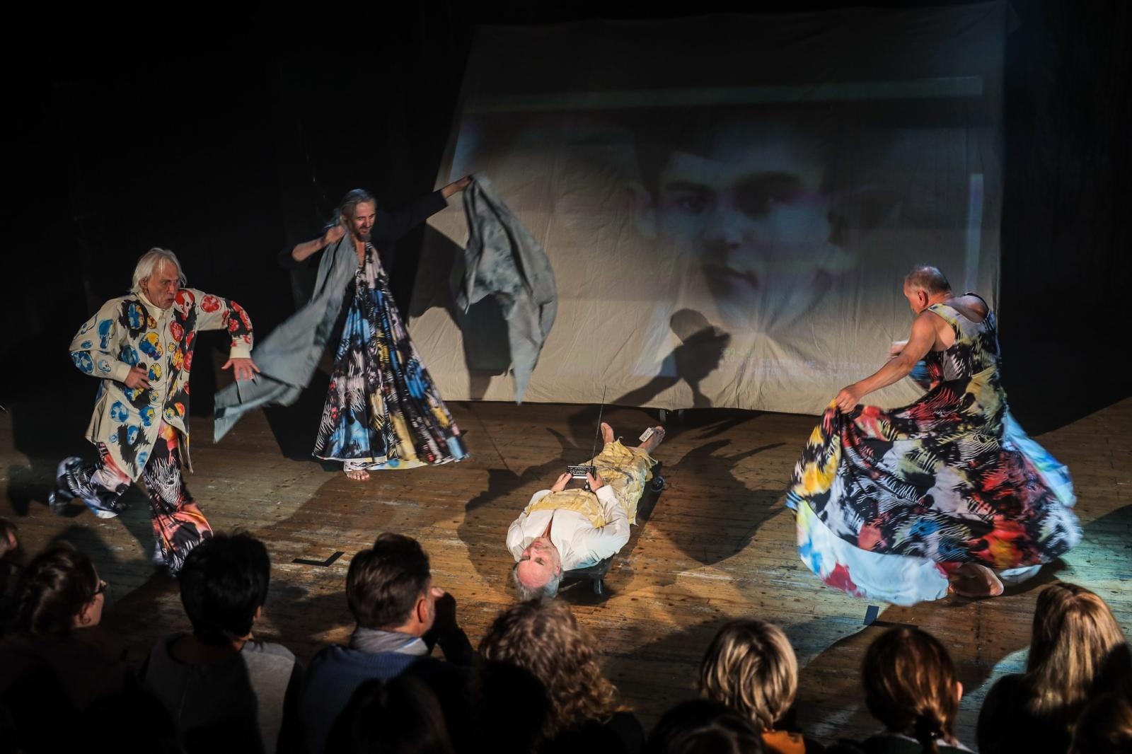 Zdjęcie w galerii na portalu naszraciborz.pl: Tekst urywa się... Niecodzienny teatralny poniedziałek w RCK wiadomości z regionu