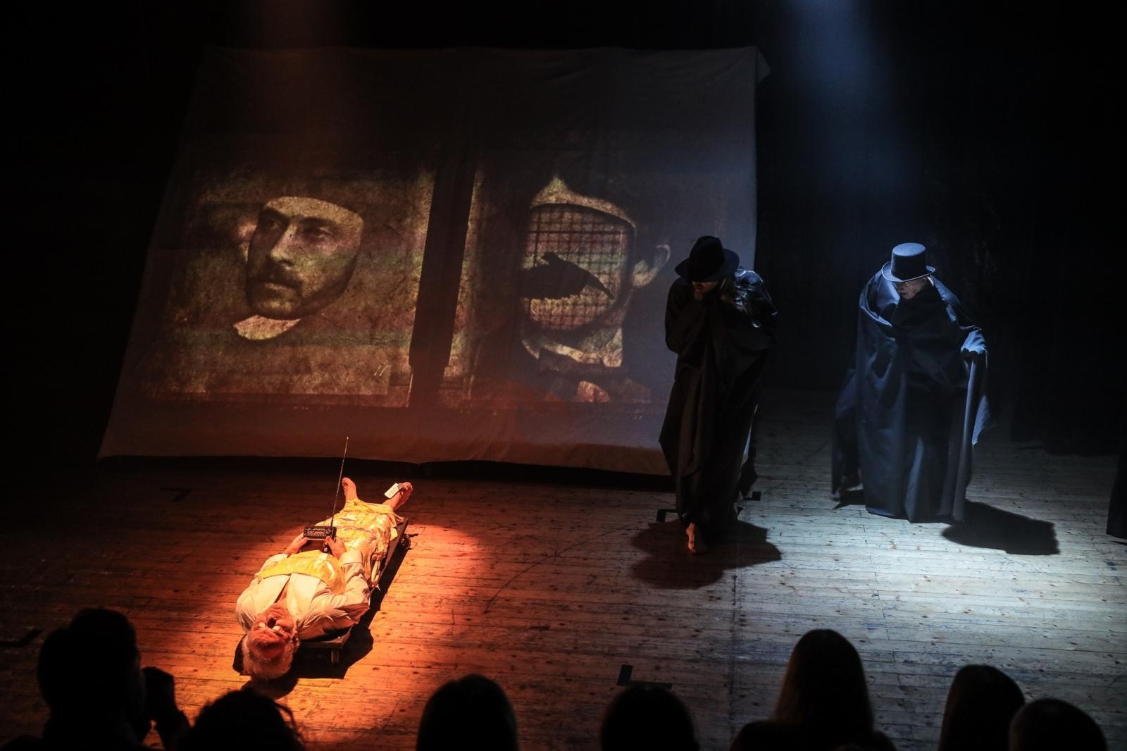 Zdjęcie w galerii na portalu naszraciborz.pl: Tekst urywa się... Niecodzienny teatralny poniedziałek w RCK wiadomości z regionu