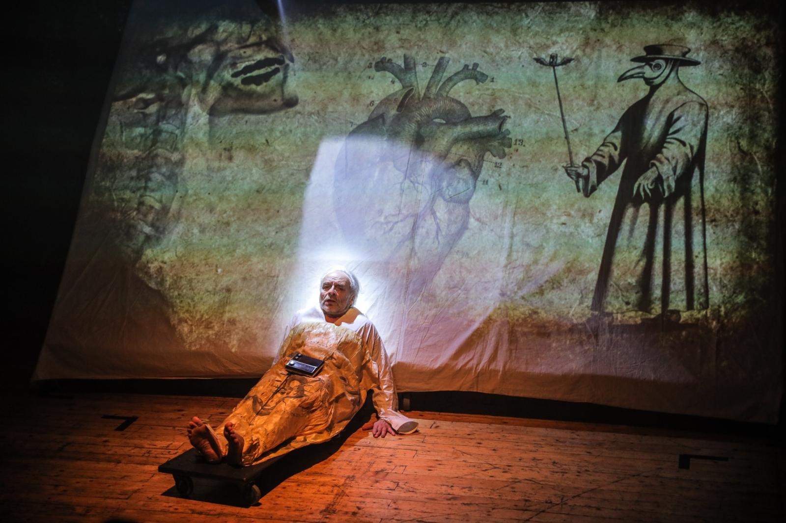 Zdjęcie w galerii na portalu naszraciborz.pl: Tekst urywa się... Niecodzienny teatralny poniedziałek w RCK wiadomości z regionu