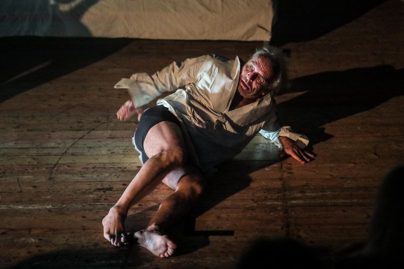 Zdjęcie w galerii na portalu naszraciborz.pl: Tekst urywa się... Niecodzienny teatralny poniedziałek w RCK wiadomości z regionu