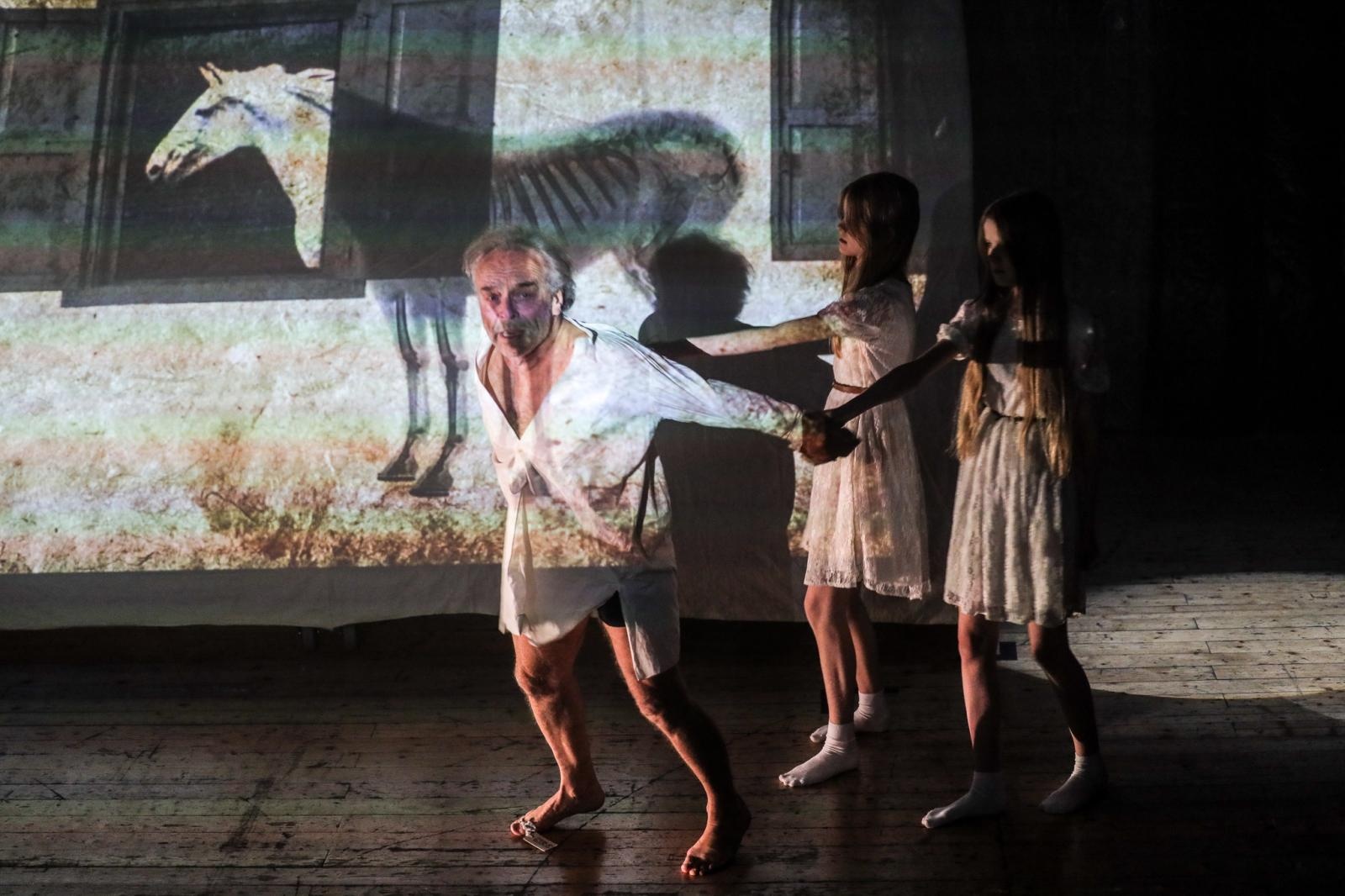 Zdjęcie w galerii na portalu naszraciborz.pl: Tekst urywa się... Niecodzienny teatralny poniedziałek w RCK wiadomości z regionu