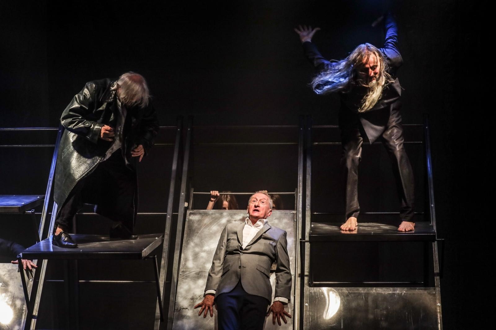 Zdjęcie w galerii na portalu naszraciborz.pl: Tekst urywa się... Niecodzienny teatralny poniedziałek w RCK wiadomości z regionu