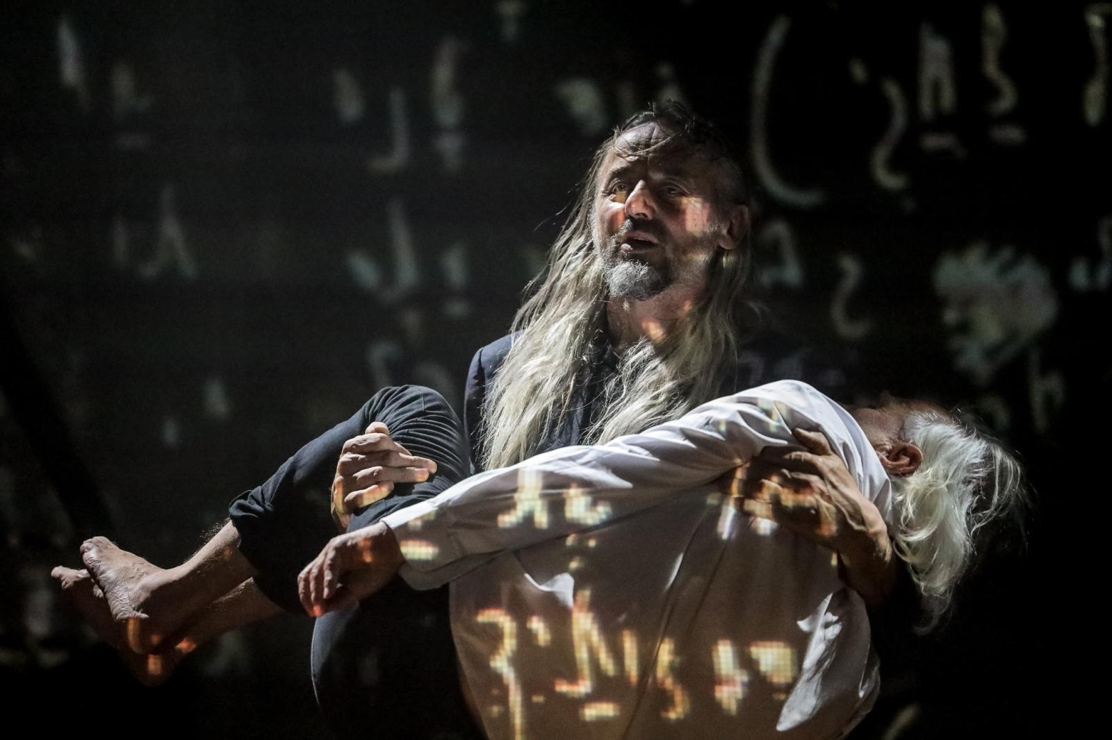 Zdjęcie w galerii na portalu naszraciborz.pl: Tekst urywa się... Niecodzienny teatralny poniedziałek w RCK wiadomości z regionu