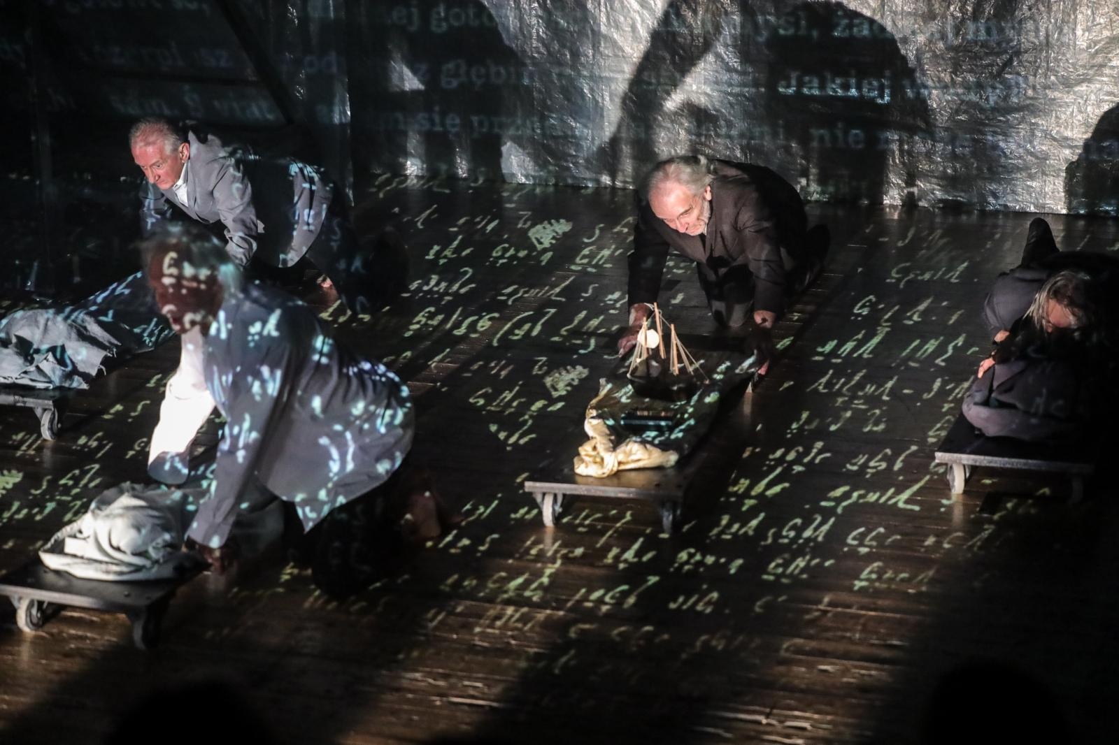 Zdjęcie w galerii na portalu naszraciborz.pl: Tekst urywa się... Niecodzienny teatralny poniedziałek w RCK wiadomości z regionu