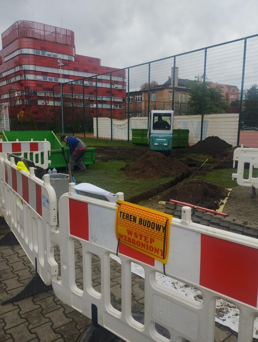 Zdjęcie w galerii na portalu naszraciborz.pl: W śródmieściu powstaje ogród deszczowy wiadomości z regionu