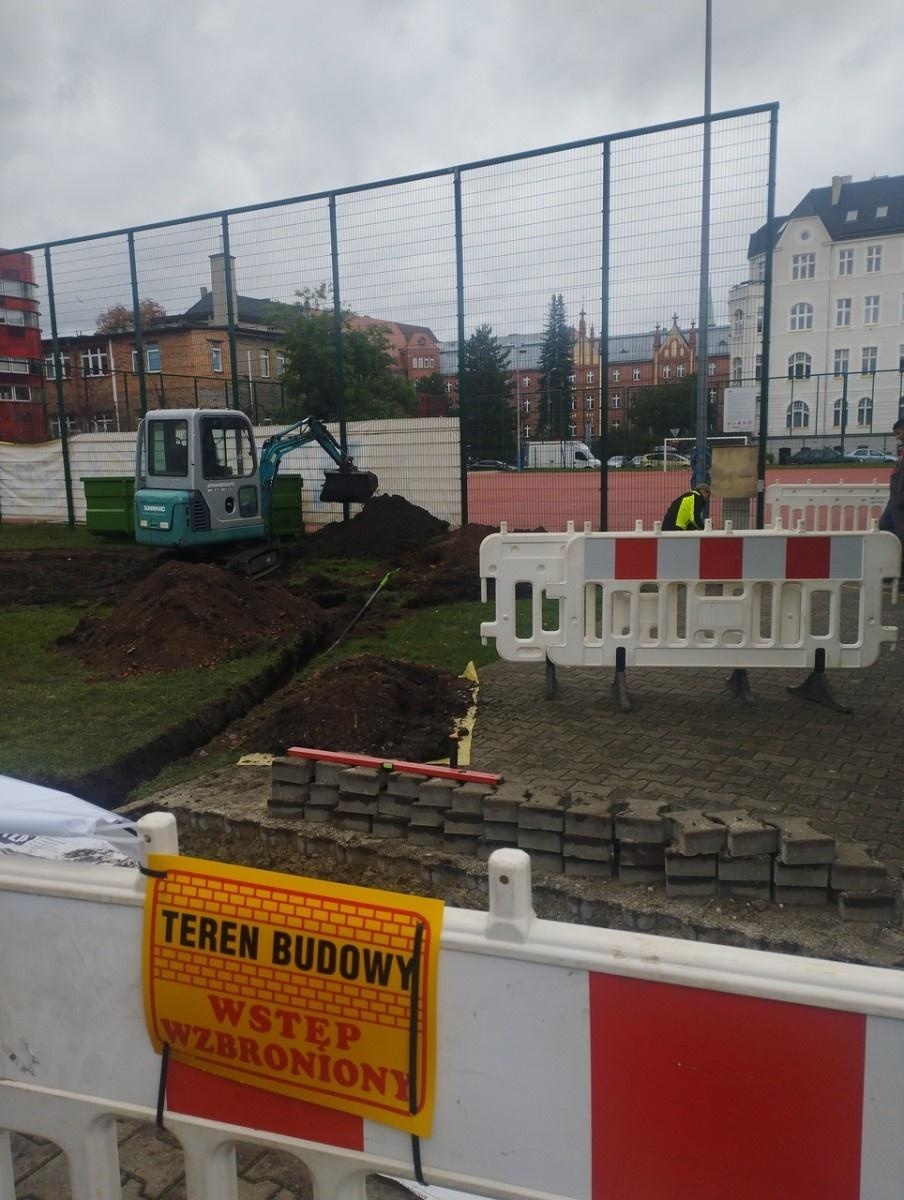 Zdjęcie w galerii na portalu naszraciborz.pl: W śródmieściu powstaje ogród deszczowy wiadomości z regionu