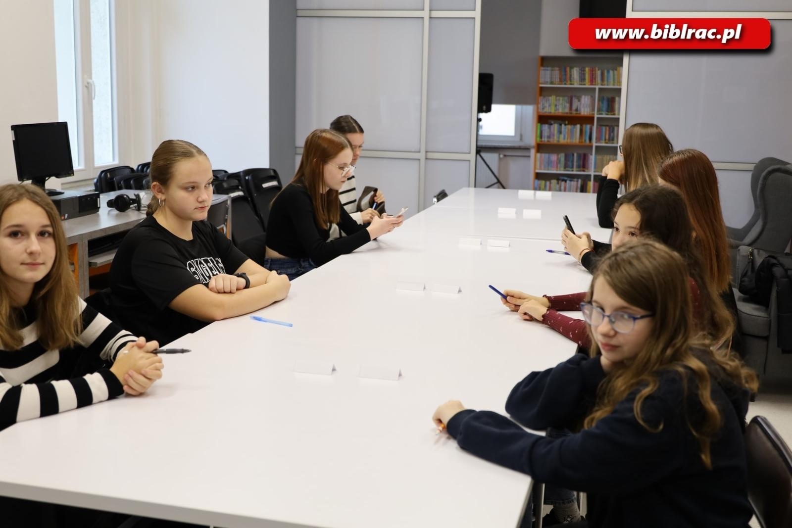 Zdjęcie w galerii na portalu naszraciborz.pl: Rodzina Monet – konkurs wiedzy w raciborskiej bibliotece wiadomości z regionu