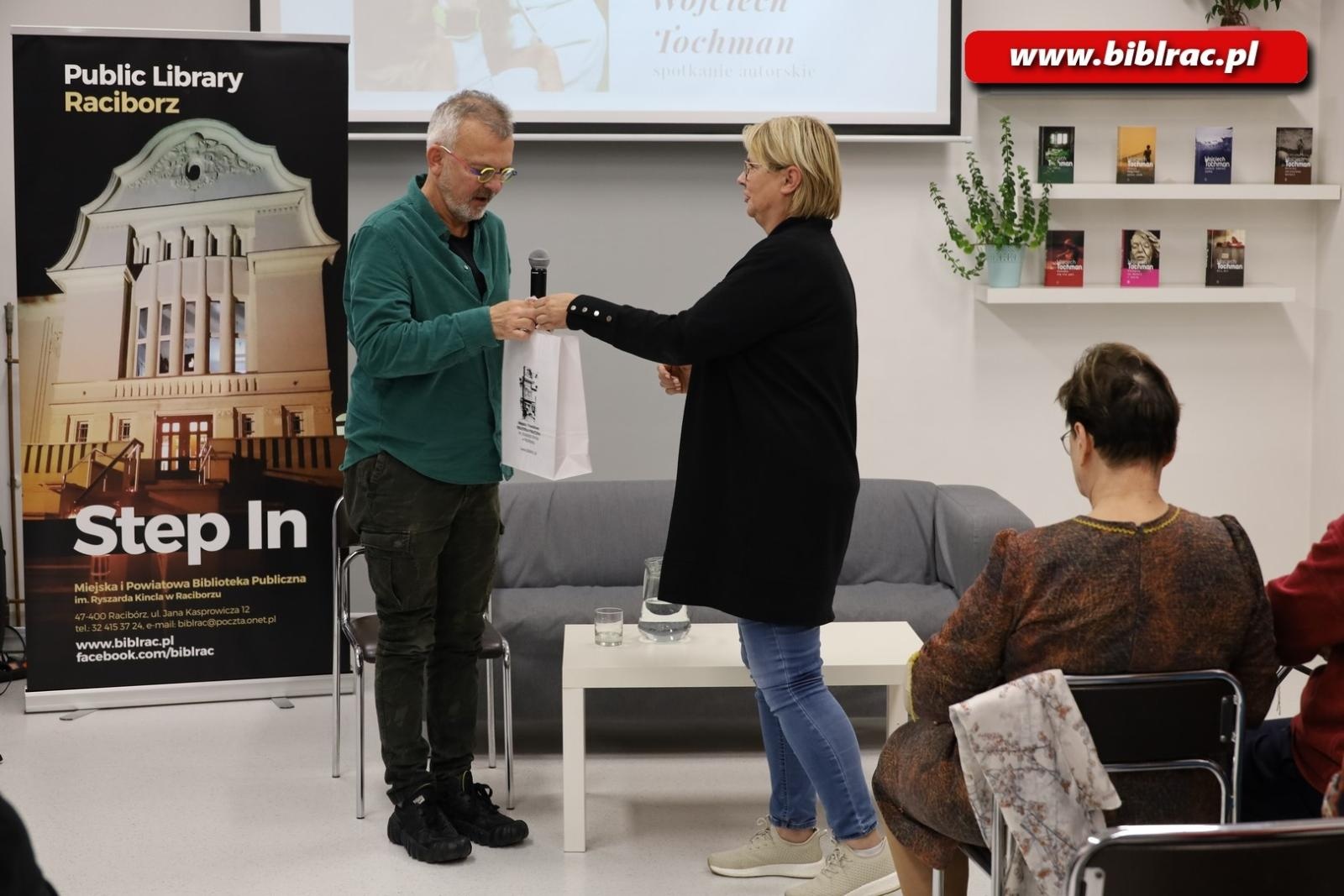 Zdjęcie w galerii na portalu naszraciborz.pl: Historia na śmierć i życie Wojciecha Tochmana w raciborskiej bibliotece wiadomości z regionu