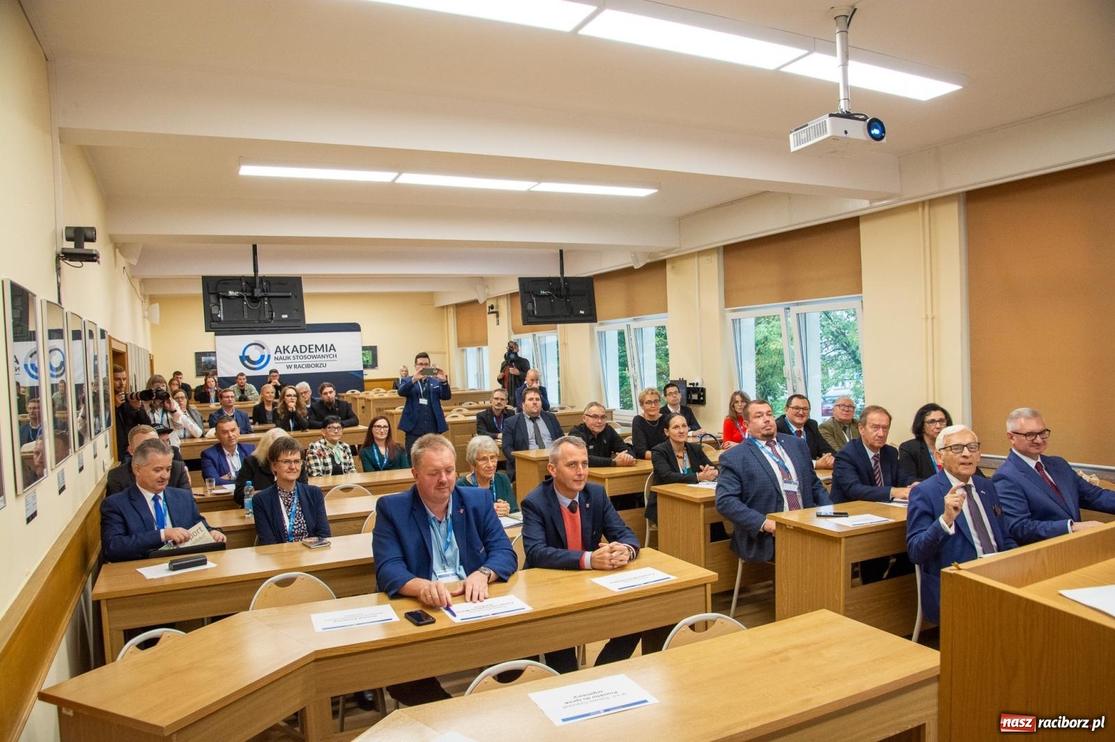 Zdjęcie w galerii na portalu naszraciborz.pl: Jerzy Buzek gościem na seminarium Eunomii w raciborskiej ANS wiadomości z regionu