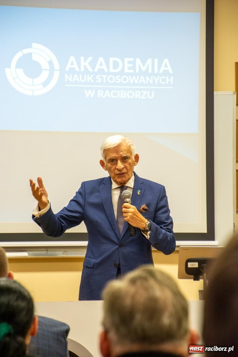 Zdjęcie w galerii na portalu naszraciborz.pl: Jerzy Buzek gościem na seminarium Eunomii w raciborskiej ANS wiadomości z regionu