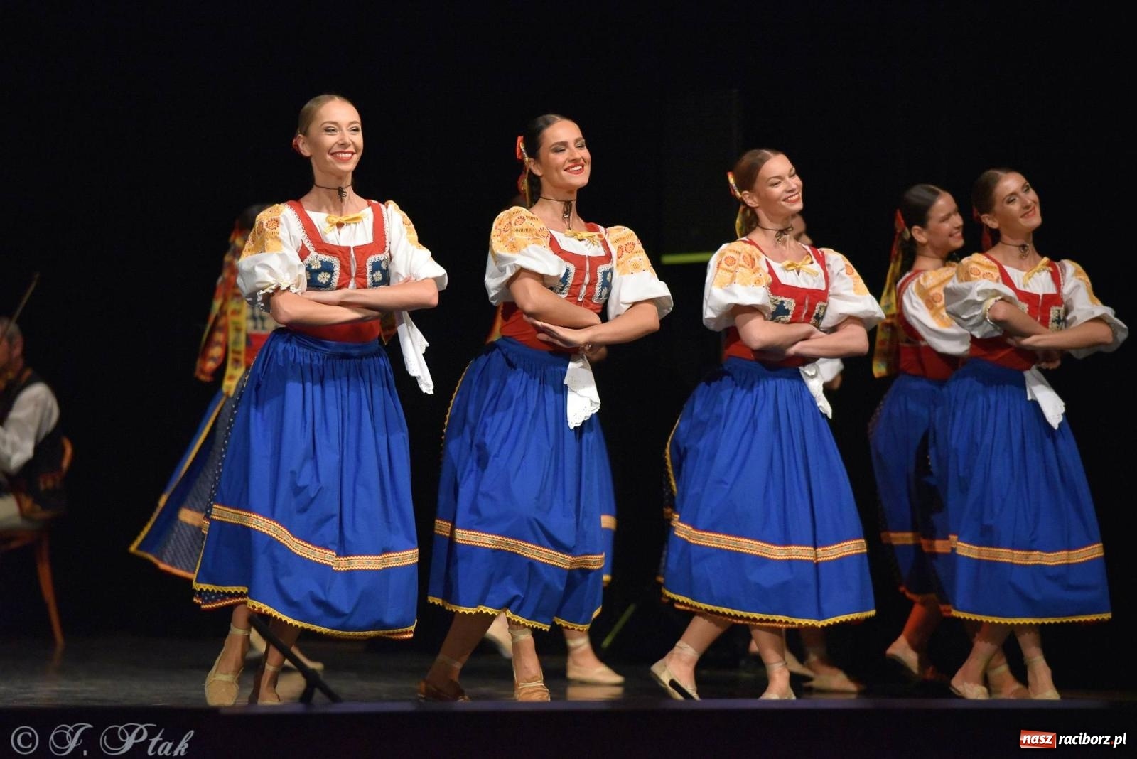 Zdjęcie w galerii na portalu naszraciborz.pl: Słowacki SĽUK. Giganci folkloru na deskach RCK [FOTO i WIDEO] wiadomości z regionu