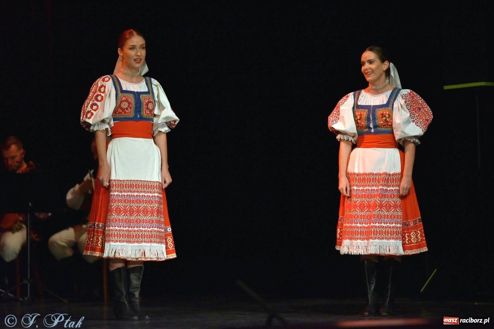 Zdjęcie w galerii na portalu naszraciborz.pl: Słowacki SĽUK. Giganci folkloru na deskach RCK [FOTO i WIDEO] wiadomości z regionu