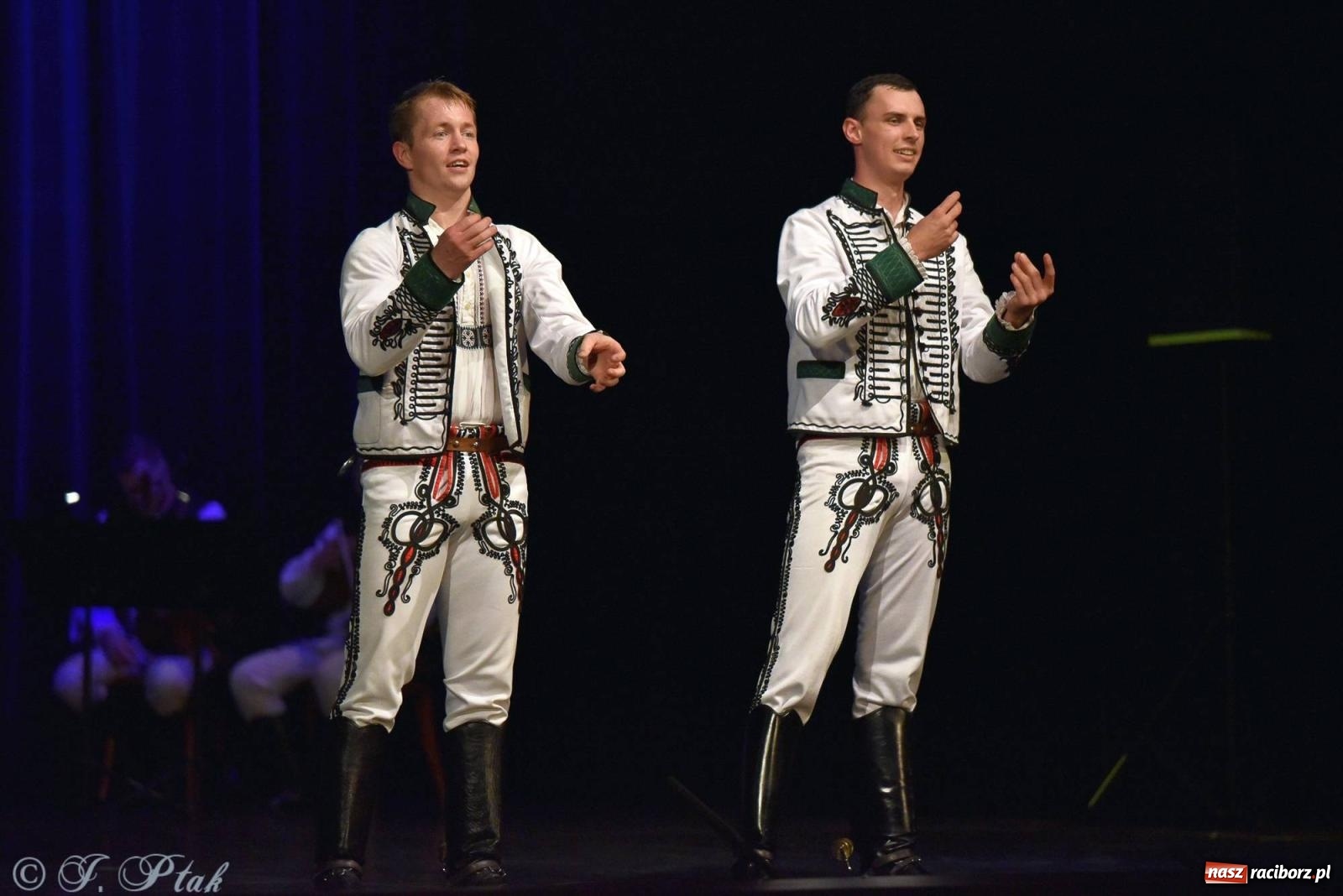 Zdjęcie w galerii na portalu naszraciborz.pl: Słowacki SĽUK. Giganci folkloru na deskach RCK [FOTO i WIDEO] wiadomości z regionu