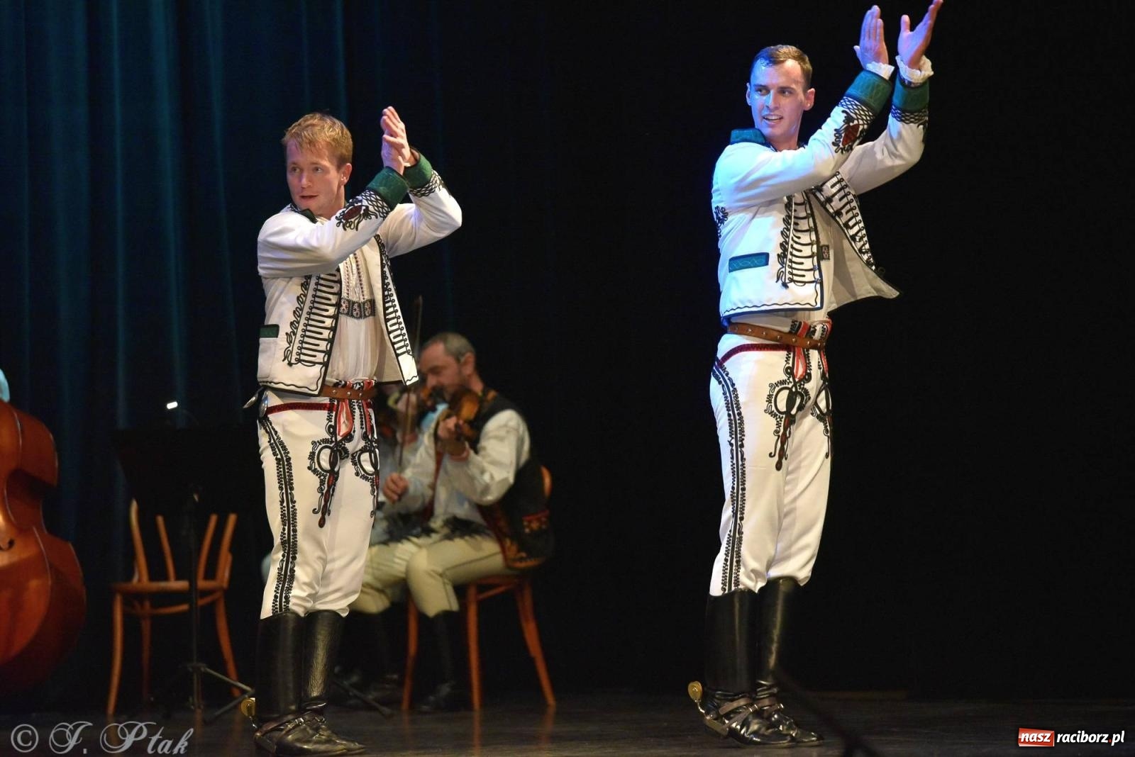 Zdjęcie w galerii na portalu naszraciborz.pl: Słowacki SĽUK. Giganci folkloru na deskach RCK [FOTO i WIDEO] wiadomości z regionu