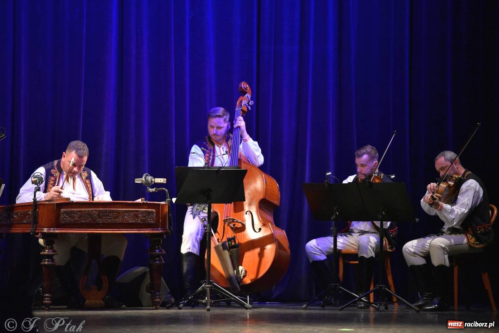 Zdjęcie w galerii na portalu naszraciborz.pl: Słowacki SĽUK. Giganci folkloru na deskach RCK [FOTO i WIDEO] wiadomości z regionu