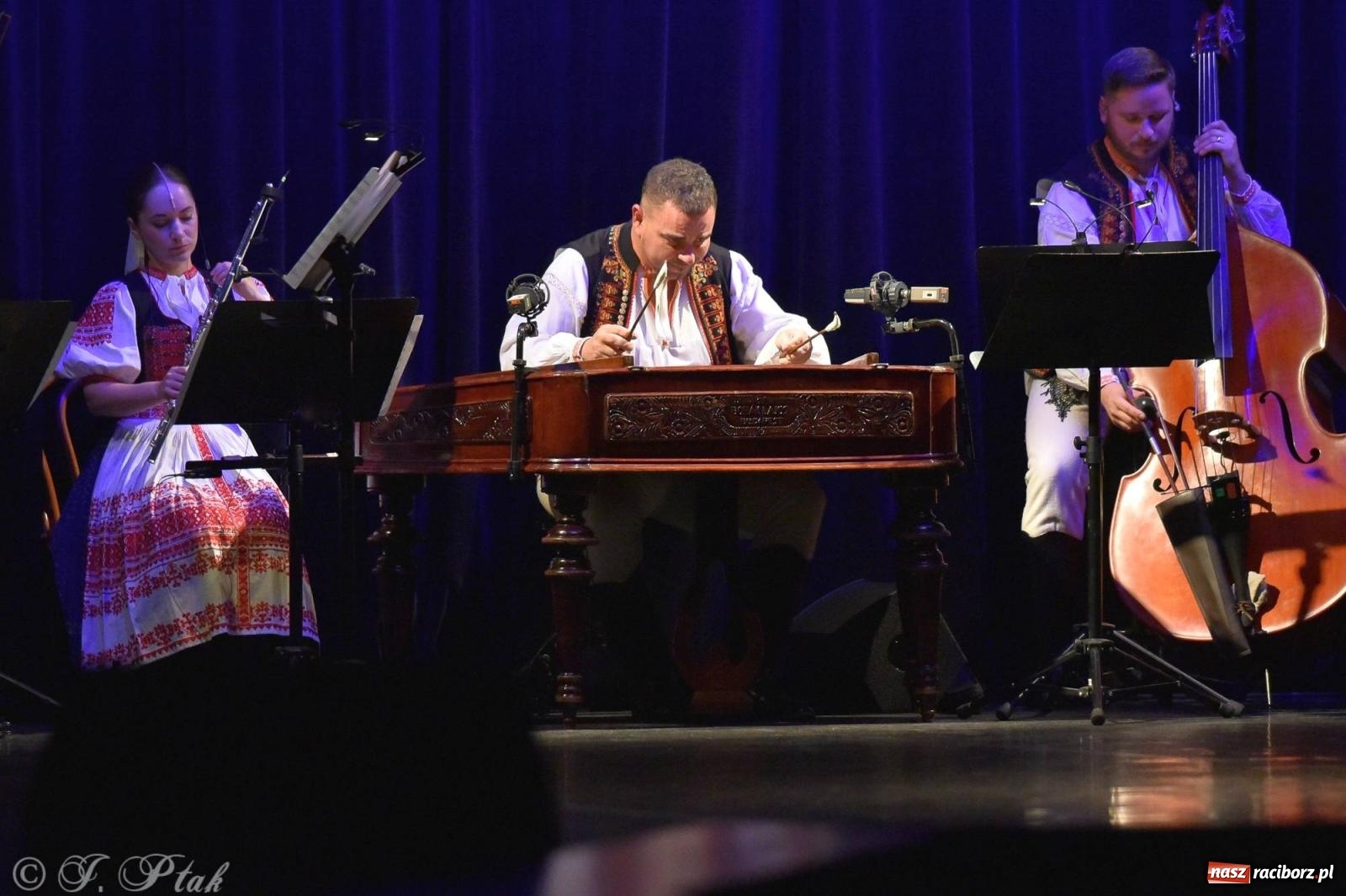 Zdjęcie w galerii na portalu naszraciborz.pl: Słowacki SĽUK. Giganci folkloru na deskach RCK [FOTO i WIDEO] wiadomości z regionu