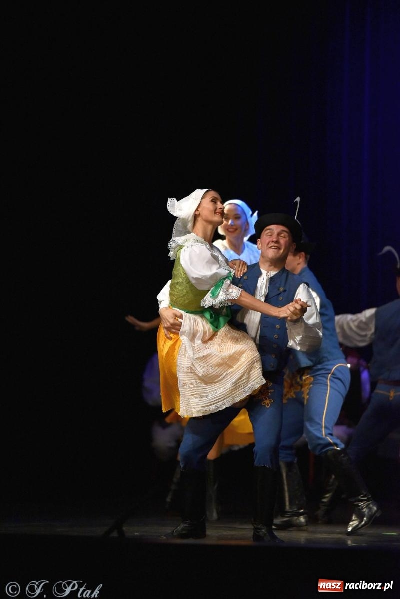 Zdjęcie w galerii na portalu naszraciborz.pl: Słowacki SĽUK. Giganci folkloru na deskach RCK [FOTO i WIDEO] wiadomości z regionu
