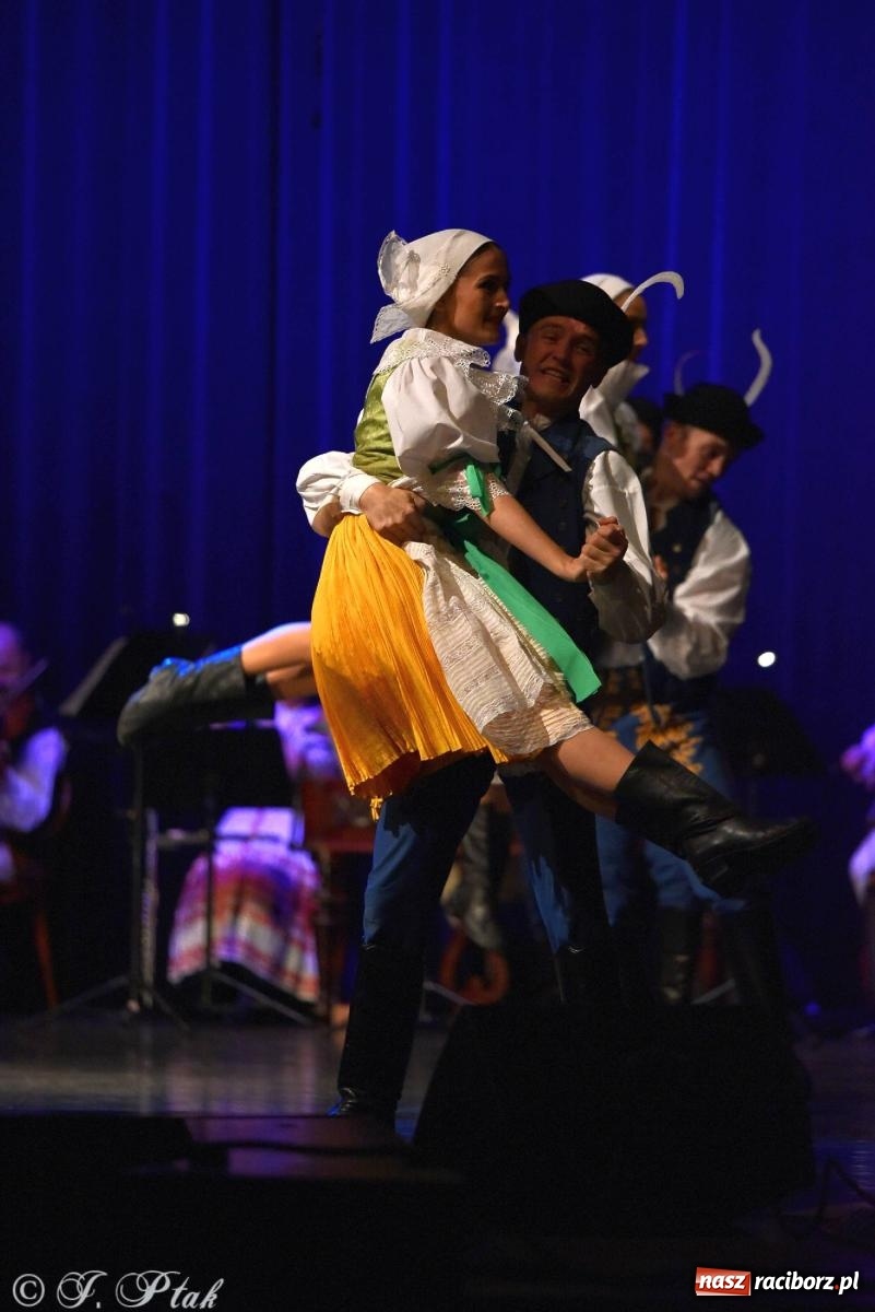 Zdjęcie w galerii na portalu naszraciborz.pl: Słowacki SĽUK. Giganci folkloru na deskach RCK [FOTO i WIDEO] wiadomości z regionu