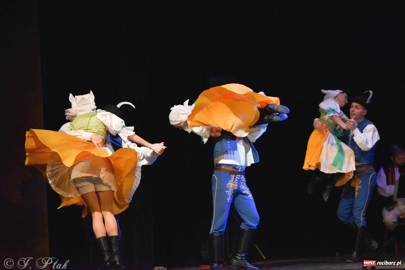 Zdjęcie w galerii na portalu naszraciborz.pl: Słowacki SĽUK. Giganci folkloru na deskach RCK [FOTO i WIDEO] wiadomości z regionu
