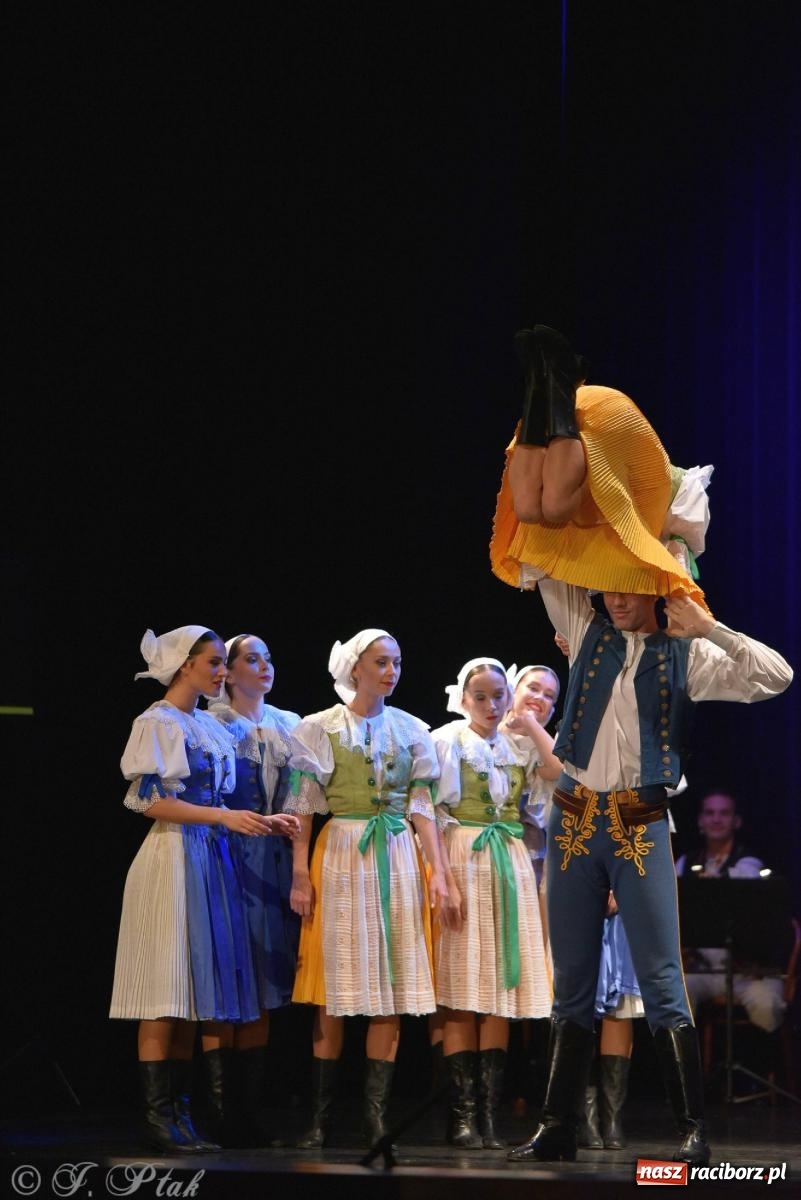 Zdjęcie w galerii na portalu naszraciborz.pl: Słowacki SĽUK. Giganci folkloru na deskach RCK [FOTO i WIDEO] wiadomości z regionu