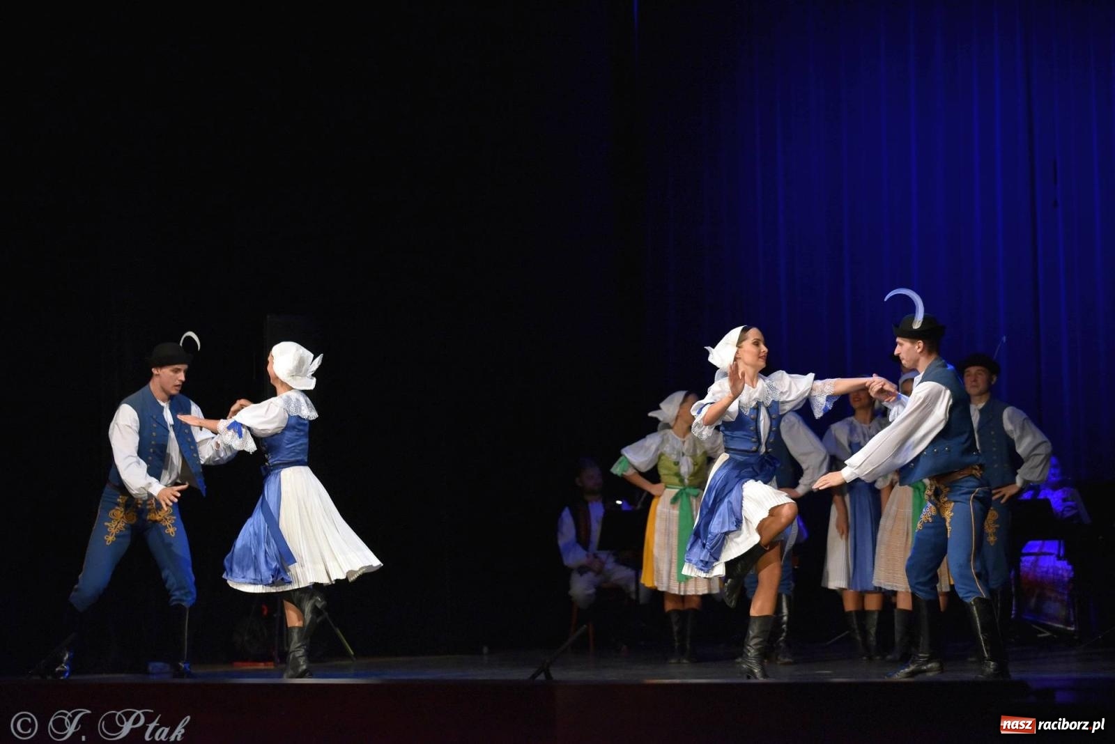 Zdjęcie w galerii na portalu naszraciborz.pl: Słowacki SĽUK. Giganci folkloru na deskach RCK [FOTO i WIDEO] wiadomości z regionu