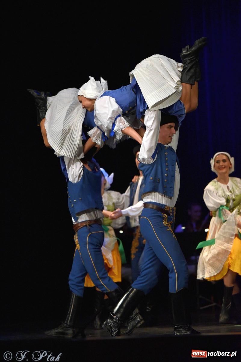 Zdjęcie w galerii na portalu naszraciborz.pl: Słowacki SĽUK. Giganci folkloru na deskach RCK [FOTO i WIDEO] wiadomości z regionu