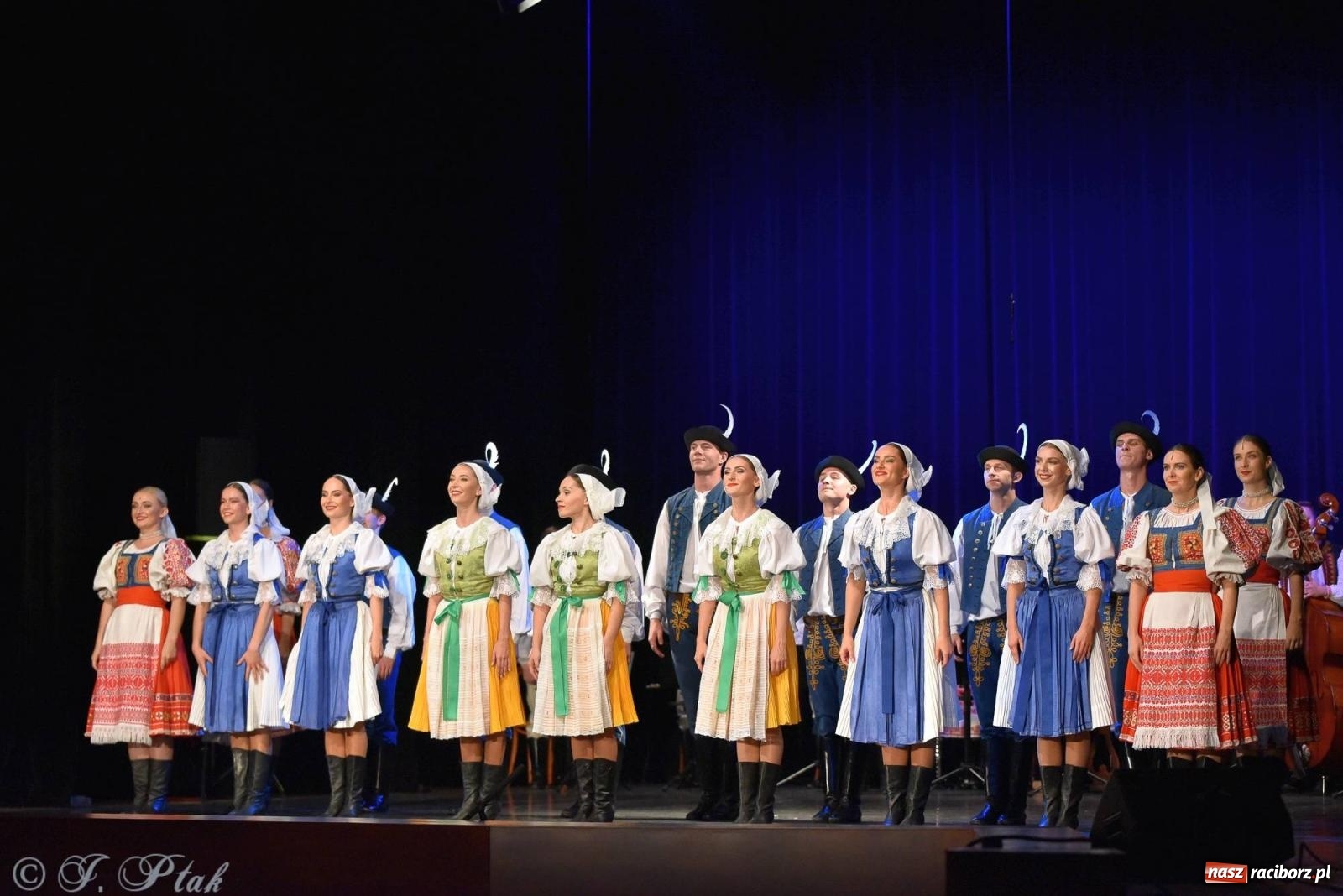 Zdjęcie w galerii na portalu naszraciborz.pl: Słowacki SĽUK. Giganci folkloru na deskach RCK [FOTO i WIDEO] wiadomości z regionu